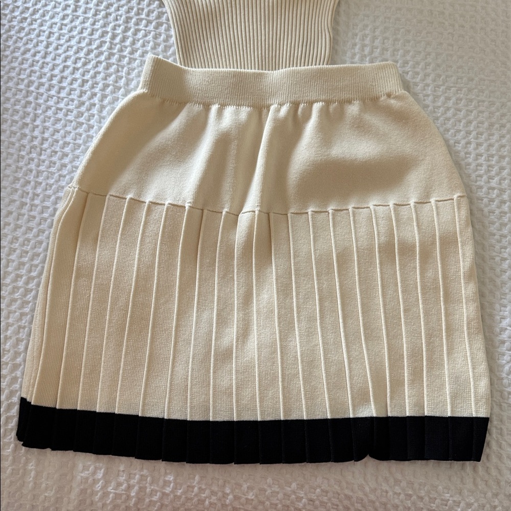 Cream and Black Old Money Tennis Set - Picture 2 of 3